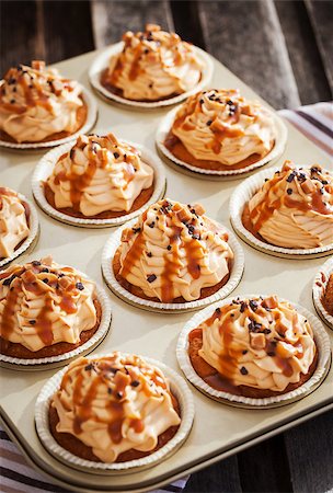 Set of caramel cupcakes on a baking tray Stock Photo - Budget Royalty-Free & Subscription, Code: 400-08049205