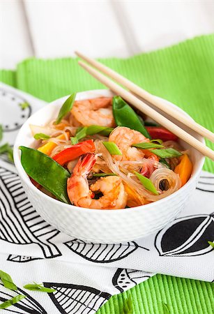 simsearch:400-09225001,k - Rice glass (cellophane) noodles with shrimps and vegetables in white bowl Stock Photo - Budget Royalty-Free & Subscription, Code: 400-08049209
