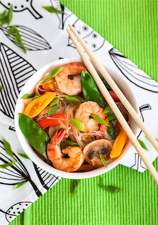 simsearch:400-09225001,k - Rice glass (cellophane) noodles with shrimps and vegetables in white bowl Stock Photo - Budget Royalty-Free & Subscription, Code: 400-08049210