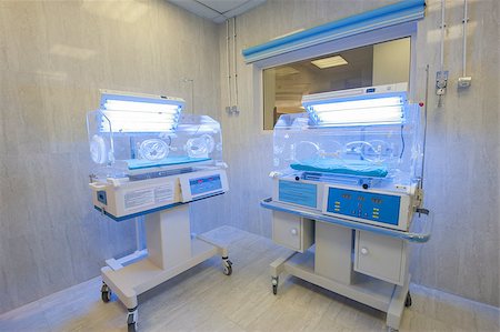 paulvinten (artist) - Infant incubator technology in a medical center hospital Stockbilder - Microstock & Abonnement, Bildnummer: 400-08040322