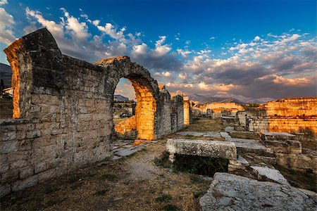 simsearch:400-07308550,k - Ruins of Ancient Roman Salona (Solin) near Split, Dalamatia, Croatia Photographie de stock - Aubaine LD & Abonnement, Code: 400-08040463