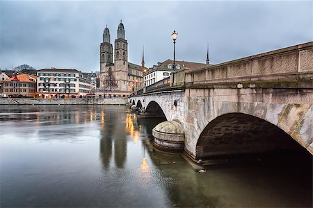 simsearch:400-08037885,k - View on Grossmunster Church and Zurich Downtown in the Evening, Switzerland Stockbilder - Microstock & Abonnement, Bildnummer: 400-08040471