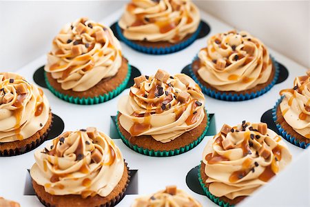 Caramel cupcakes set  in paper box Stock Photo - Budget Royalty-Free & Subscription, Code: 400-08041374