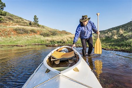 simsearch:400-07176700,k - senior paddler and decked expedition canoe on the shore of Horsetooth Reservoir, Fort Collins, Colorado, springtime scenery Foto de stock - Super Valor sin royalties y Suscripción, Código: 400-08054298