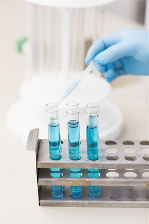 simsearch:649-07118448,k - Scientist doing scientific experiment in test tube in laboratory Foto de stock - Super Valor sin royalties y Suscripción, Código: 400-08054789