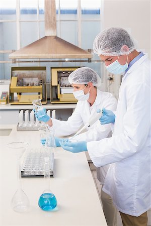 simsearch:400-07835228,k - Scientists working with petri dish and test tube in laboratory Stockbilder - Microstock & Abonnement, Bildnummer: 400-08054898