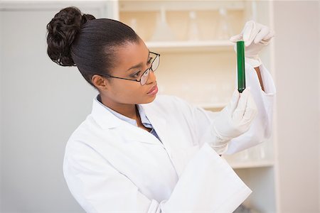 simsearch:400-08055357,k - Concentrated scientist analyzing test tube in laboratory Stock Photo - Budget Royalty-Free & Subscription, Code: 400-08055374