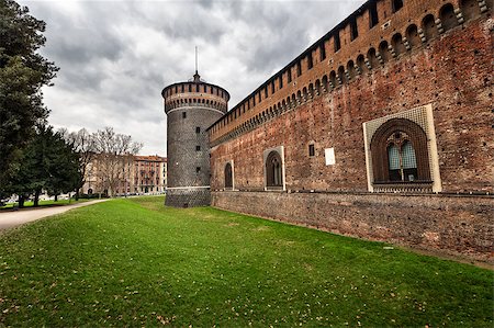 simsearch:400-08431858,k - The Outer Wall of Castello Sforzesco (Sforza Castle) in Milan, Italy Foto de stock - Super Valor sin royalties y Suscripción, Código: 400-08050366