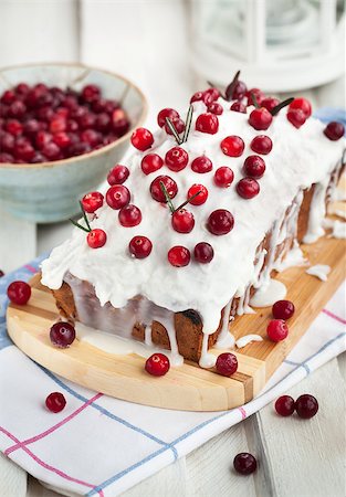 Delicious homemade cranberry loaf cake decorated with white chocolate frosting and fresh berries Stock Photo - Budget Royalty-Free & Subscription, Code: 400-08051551