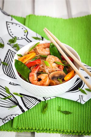 simsearch:400-09225001,k - Rice glass (cellophane) noodles with shrimps and vegetables in white bowl Stock Photo - Budget Royalty-Free & Subscription, Code: 400-08052151
