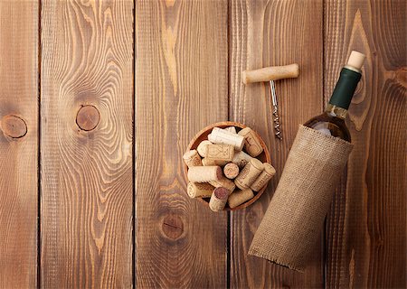 simsearch:400-07933837,k - White wine bottle, corks and corkscrew over wooden table background. Top view with copy space Stockbilder - Microstock & Abonnement, Bildnummer: 400-08074324