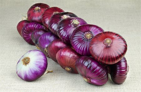 The bunch of red sweet Crimean onion from Yalta on linen. Stock Photo - Budget Royalty-Free & Subscription, Code: 400-08074449