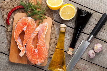 simsearch:400-08187570,k - Salmon and spices on wooden table. Top view Stockbilder - Microstock & Abonnement, Bildnummer: 400-08074768