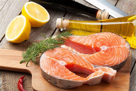 simsearch:400-08187570,k - Salmon and spices on wooden table Stockbilder - Microstock & Abonnement, Bildnummer: 400-08074769