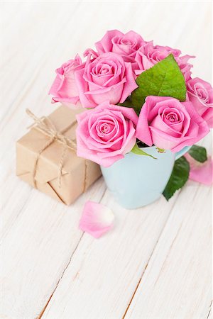 simsearch:400-08110734,k - Valentines day pink roses bouquet and gift box on white wooden table Stock Photo - Budget Royalty-Free & Subscription, Code: 400-08074816