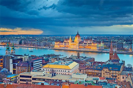 simsearch:400-08792649,k - Stormy weather over Budapest, capital city of Hungary. Foto de stock - Super Valor sin royalties y Suscripción, Código: 400-08074960