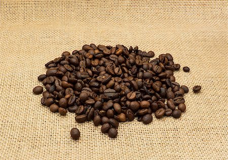 simsearch:400-06526962,k - Coffee beans on burlap background. Foto de stock - Royalty-Free Super Valor e Assinatura, Número: 400-08075172