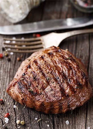 simsearch:400-08495308,k - Delicious grilled beef steak on a wooden board with spices Stockbilder - Microstock & Abonnement, Bildnummer: 400-08075457