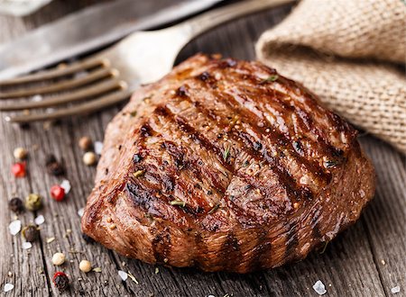 simsearch:400-08495308,k - Delicious grilled beef steak on a wooden board with spices Stockbilder - Microstock & Abonnement, Bildnummer: 400-08075458