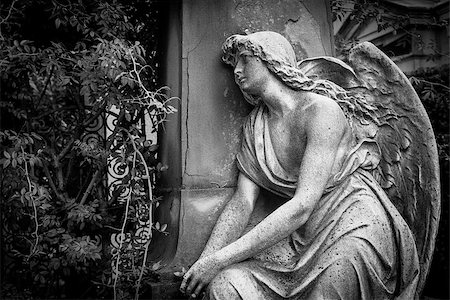 simsearch:400-03962959,k - More than 100 years old statue. Cemetery located in North Italy. Stockbilder - Microstock & Abonnement, Bildnummer: 400-08075599