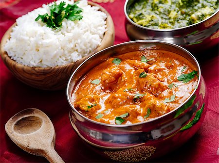 simsearch:400-04687213,k - Photo of an Indian meal of Butter Chicken, rice and Saag Paneer. Focus across the Butter Chicken bowl. Stockbilder - Microstock & Abonnement, Bildnummer: 400-08075729