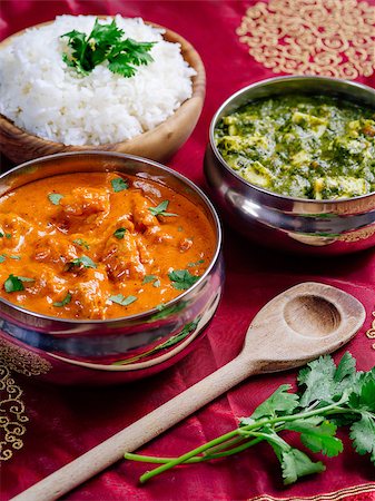 simsearch:400-04105894,k - Photo of an Indian meal of Butter Chicken, rice and Saag Paneer. Focus across the Butter Chicken bowl. Foto de stock - Royalty-Free Super Valor e Assinatura, Número: 400-08075730