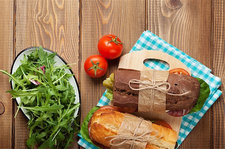 sandwich rustic table - Two sandwiches with salad, ham, cheese and tomatoes on wooden table. Top view Foto de stock - Super Valor sin royalties y Suscripción, Código: 400-08076121