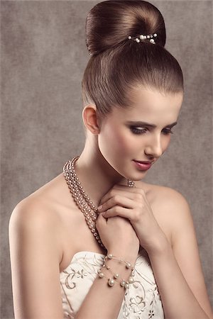 simsearch:400-07822212,k - lovely elegant female posing in close-up fashion shoot with fine hairstyle, cute white dress and precious pearls jewellery Fotografie stock - Microstock e Abbonamento, Codice: 400-08076197