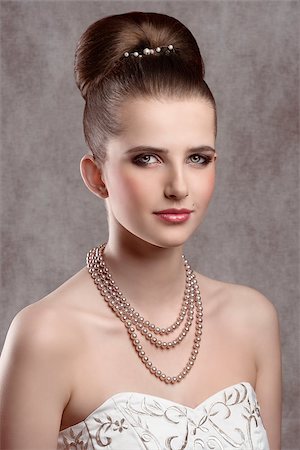 simsearch:400-07822212,k - beautiful elegant lady  posing in close-up  shoot with fine hairstyle, cute white dress and precious pearls necklace. Looking in camera Fotografie stock - Microstock e Abbonamento, Codice: 400-08076198