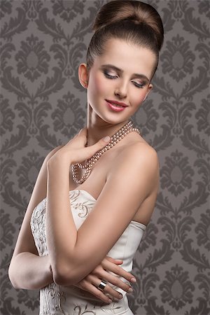 simsearch:400-07822212,k - cute brunette girl with aristocratic style posing with elegant white dress and hairdo, stylish make-up and precious pearls necklace Fotografie stock - Microstock e Abbonamento, Codice: 400-08076193