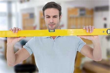 simsearch:400-08077010,k - Repairman holding spirit level against workshop Foto de stock - Super Valor sin royalties y Suscripción, Código: 400-08077085