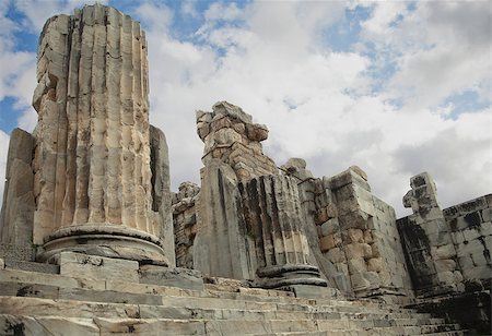 simsearch:400-07305874,k - Ruins of ancient Apollo temple in Didyma, Turkey Photographie de stock - Aubaine LD & Abonnement, Code: 400-08070410