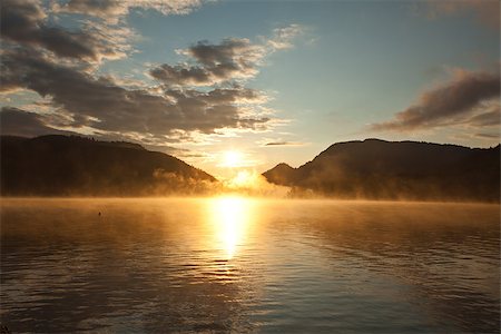 summer dawn at Lake Walchensee in southern Bavaria Foto de stock - Super Valor sin royalties y Suscripción, Código: 400-08070618