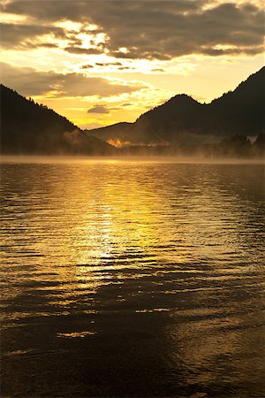 summer dawn at Lake Walchensee in southern Bavaria Foto de stock - Super Valor sin royalties y Suscripción, Código: 400-08070619