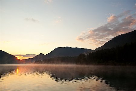 summer dawn at Lake Walchensee in southern Bavaria Foto de stock - Super Valor sin royalties y Suscripción, Código: 400-08070612