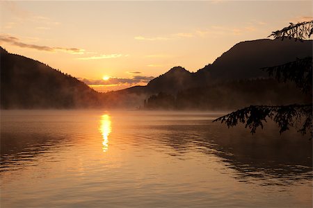 summer dawn at Lake Walchensee in southern Bavaria Foto de stock - Super Valor sin royalties y Suscripción, Código: 400-08070613
