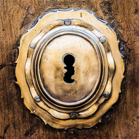 simsearch:625-01746692,k - Ancient Italian door (estimated 200 years old) in Tuscany. Keyhole useful for concepts. Foto de stock - Super Valor sin royalties y Suscripción, Código: 400-08070743