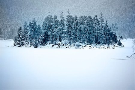 An image of the Eibsee at winter Photographie de stock - Aubaine LD & Abonnement, Code: 400-08070936