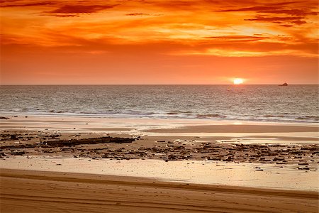 simsearch:696-03397553,k - An image of a beautiful sunset at Broome Australia Stockbilder - Microstock & Abonnement, Bildnummer: 400-08071134