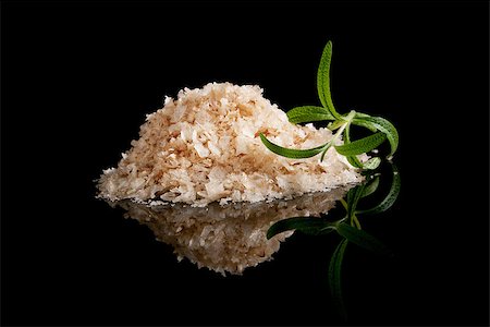 simsearch:400-06751094,k - Luxurious natural sea salt flakes with fresh rosemary isolated on black background. Stockbilder - Microstock & Abonnement, Bildnummer: 400-08071164