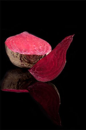 simsearch:652-05808213,k - Delicious healthy purple beet isolated on black background with reflection. Luxurious culinary vegetable background. Photographie de stock - Aubaine LD & Abonnement, Code: 400-08071167