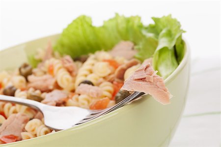 simsearch:400-08071181,k - Fusilli pasta with capers, tuna and vegetable in bowl. Tuna piece on fork. Culinary eating. Foto de stock - Super Valor sin royalties y Suscripción, Código: 400-08071211