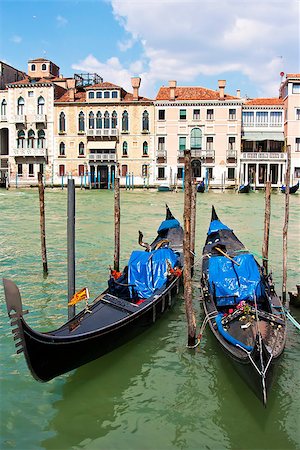 simsearch:400-06391540,k - Two gondolas on the Grand Canal in Venice with old beautiful buildings in the background Stock Photo - Budget Royalty-Free & Subscription, Code: 400-08071346