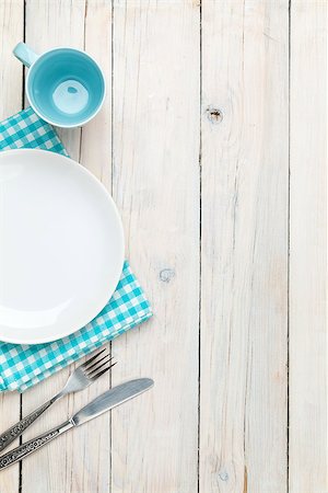 simsearch:400-07331603,k - Empty plate, silverware and towel over wooden table background. View from above with copy space Foto de stock - Super Valor sin royalties y Suscripción, Código: 400-08071498