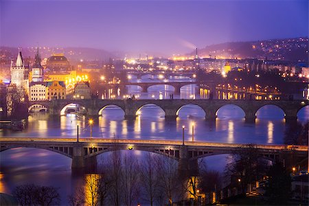 prager schloss - Vltava (Moldau) River at Prague with Charles Bridge at dusk, Czech Republic Stockbilder - Microstock & Abonnement, Bildnummer: 400-08072433