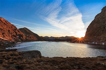 simsearch:400-07302061,k - sunrise in Caltun lake. Fagaras Mountains, Romania Foto de stock - Royalty-Free Super Valor e Assinatura, Número: 400-08072774