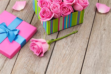simsearch:400-08110734,k - Valentines day background with gift box full of pink roses over wooden table with copy space Stock Photo - Budget Royalty-Free & Subscription, Code: 400-08072815
