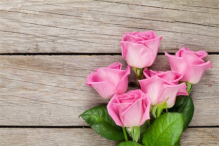 simsearch:400-08110734,k - Pink roses bouquet over wooden table. Top view with copy space Stock Photo - Budget Royalty-Free & Subscription, Code: 400-08072812