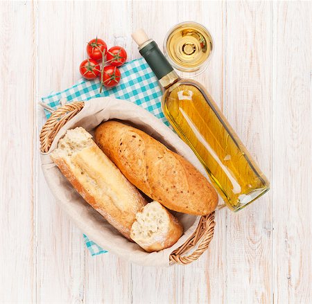 simsearch:400-07937813,k - White wine and bread on white wooden table Photographie de stock - Aubaine LD & Abonnement, Code: 400-08073889