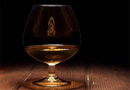 Luxury still life with glass of cognac, on a wood background. Front view with copyspace. Close up shot. High resolution Photographie de stock - Aubaine LD & Abonnement, Code: 400-08095701
